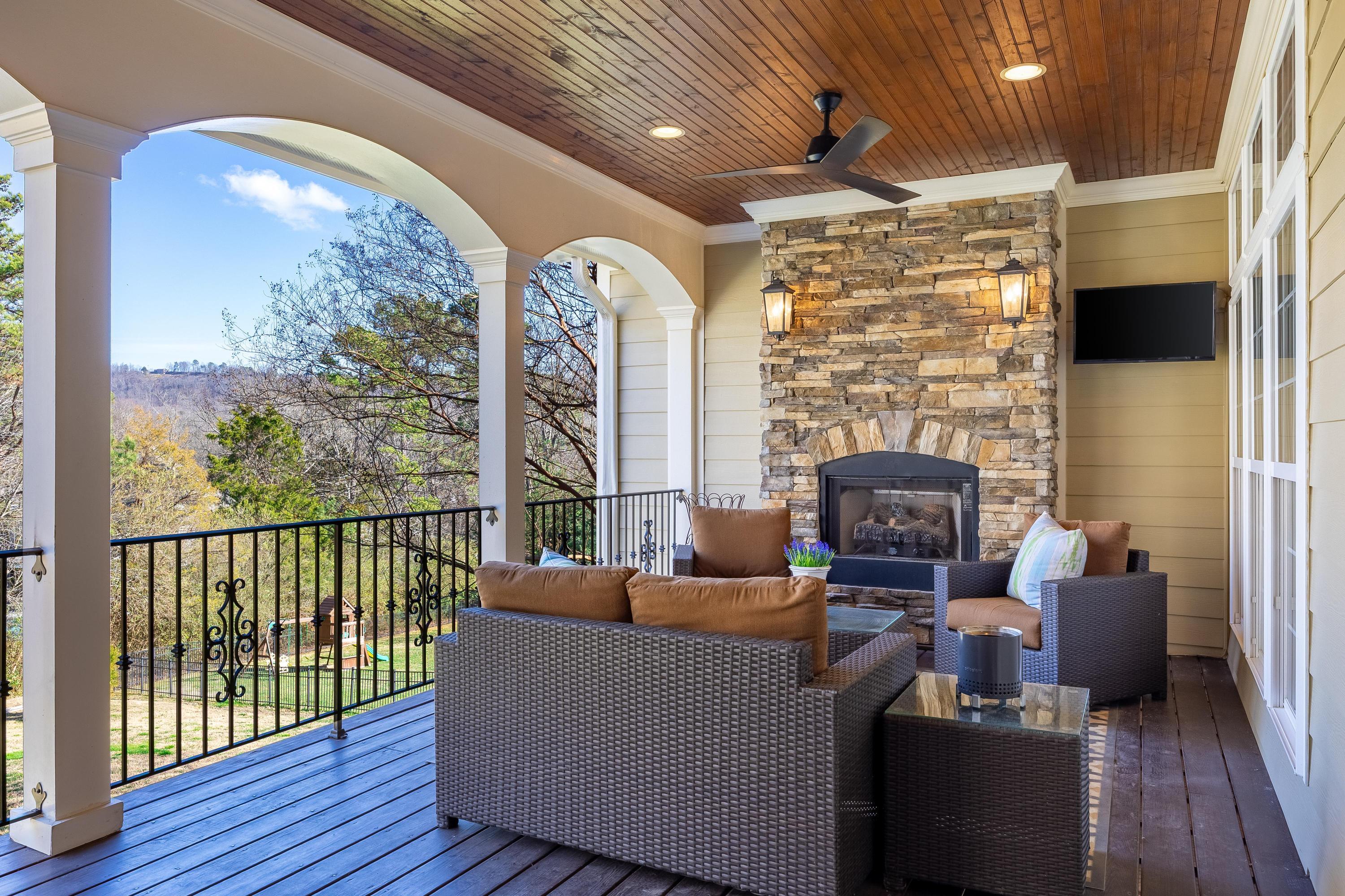 8945 Wandering Way Ooltewah, TN 37363 - Photo 3 of 71 2026_01_January_8945_Wandering_Way_0006