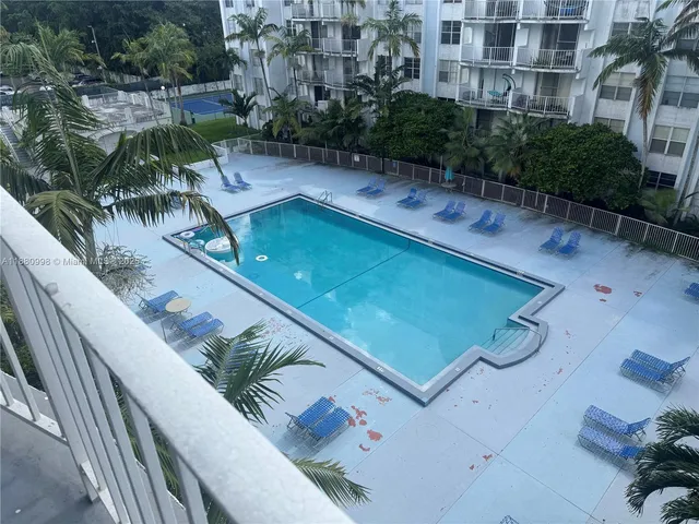 $135,000 | 486 Northwest 165th Street, Unit B506, Miami, FL 33169