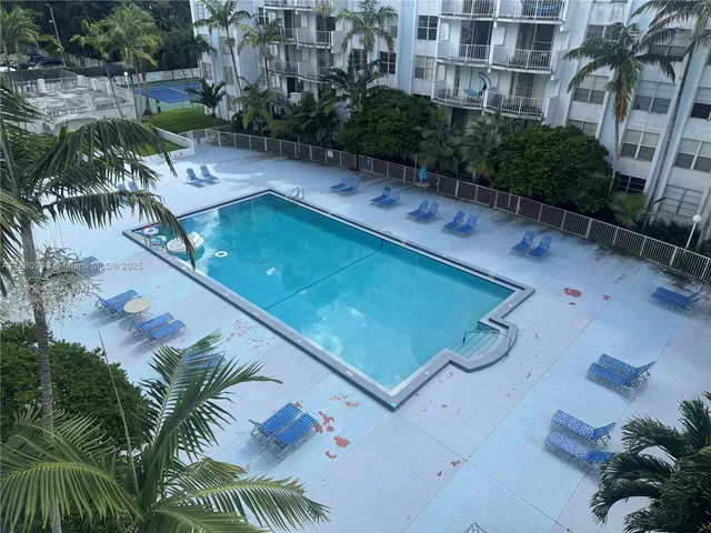$135,000 | 486 Northwest 165th Street, Unit B506, Miami, FL 33169