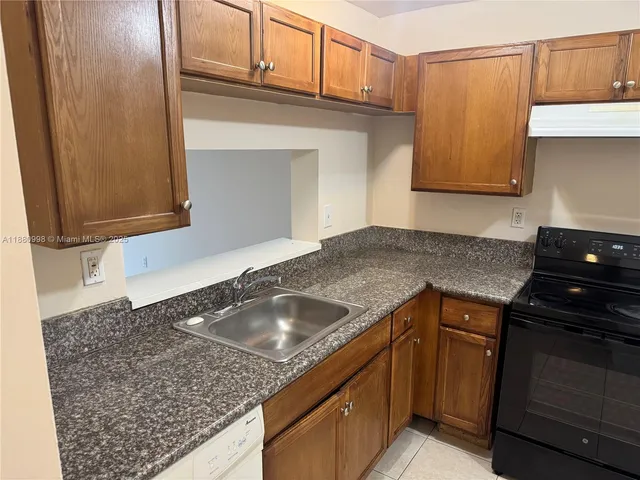 $135,000 | 486 Northwest 165th Street, Unit B506, Miami, FL 33169