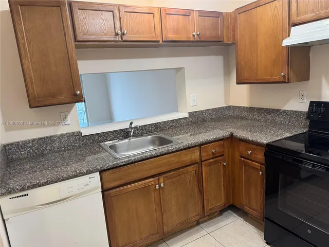 $135,000 | 486 Northwest 165th Street, Unit B506, Miami, FL 33169