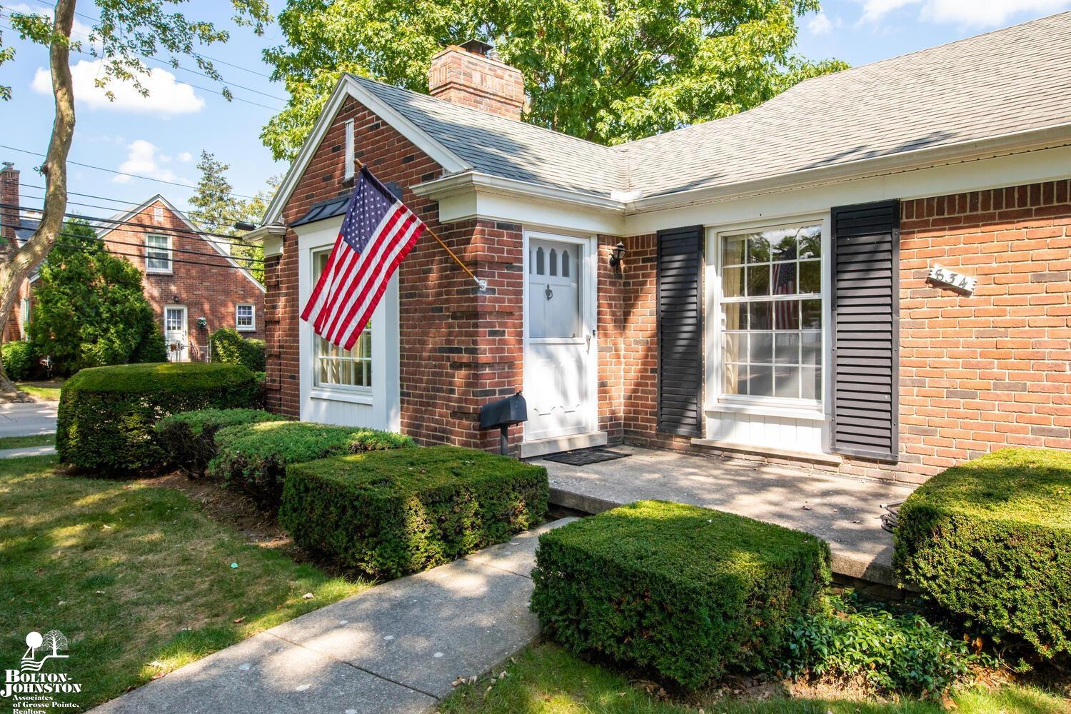834 Hawthorne Road Grosse Pointe Woods, MI 48236 - Photo 2 of 23