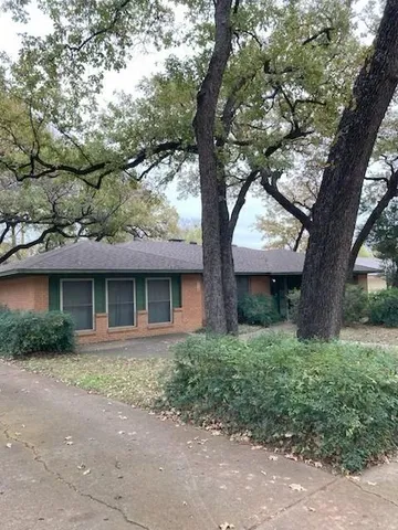 $250,000 | 410 Nottingham Drive, Irving, TX 75061