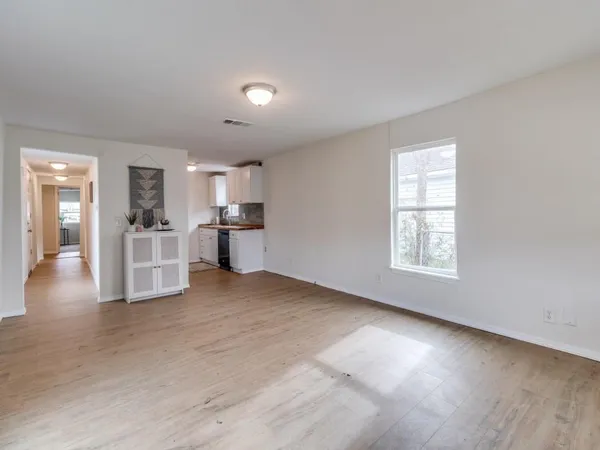 $1,150 | 923 South 1st Street, Sherman, TX 75090