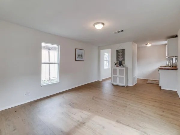 $1,175 | 923 South 1st Street, Sherman, TX 75090