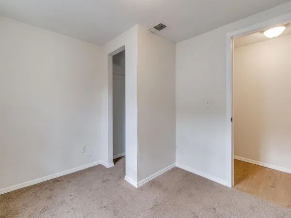 $1,175 | 923 South 1st Street, Sherman, TX 75090