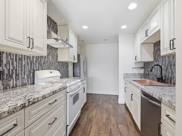 $3,695 | 1940 Highland Oaks Drive, Unit 28, Arcadia, CA 91006