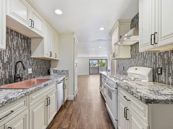 $3,695 | 1940 Highland Oaks Drive, Unit 28, Arcadia, CA 91006