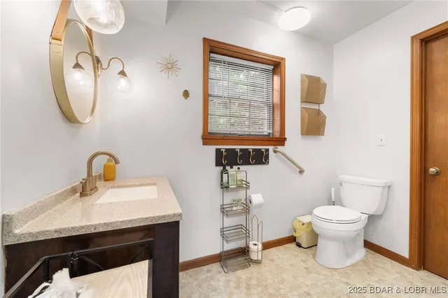 $805,000 | 805 Robin Hood Lane, Roach, MO 65787