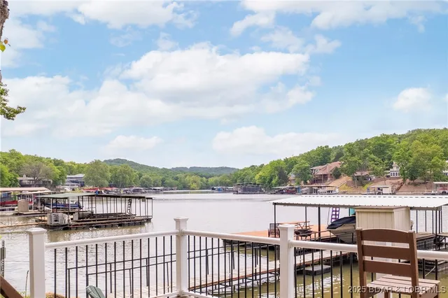 $805,000 | 805 Robin Hood Lane, Roach, MO 65787