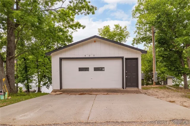 $805,000 | 805 Robin Hood Lane, Roach, MO 65787