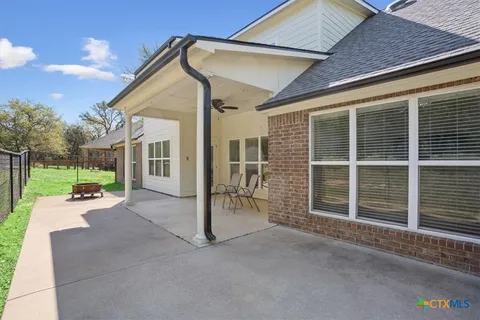 a view of a house with backyard and porch