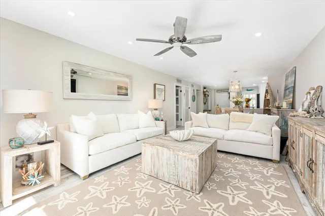 $584,500 | 105 Paradise Harbour Boulevard, Unit 206, North Palm Beach, FL 33408