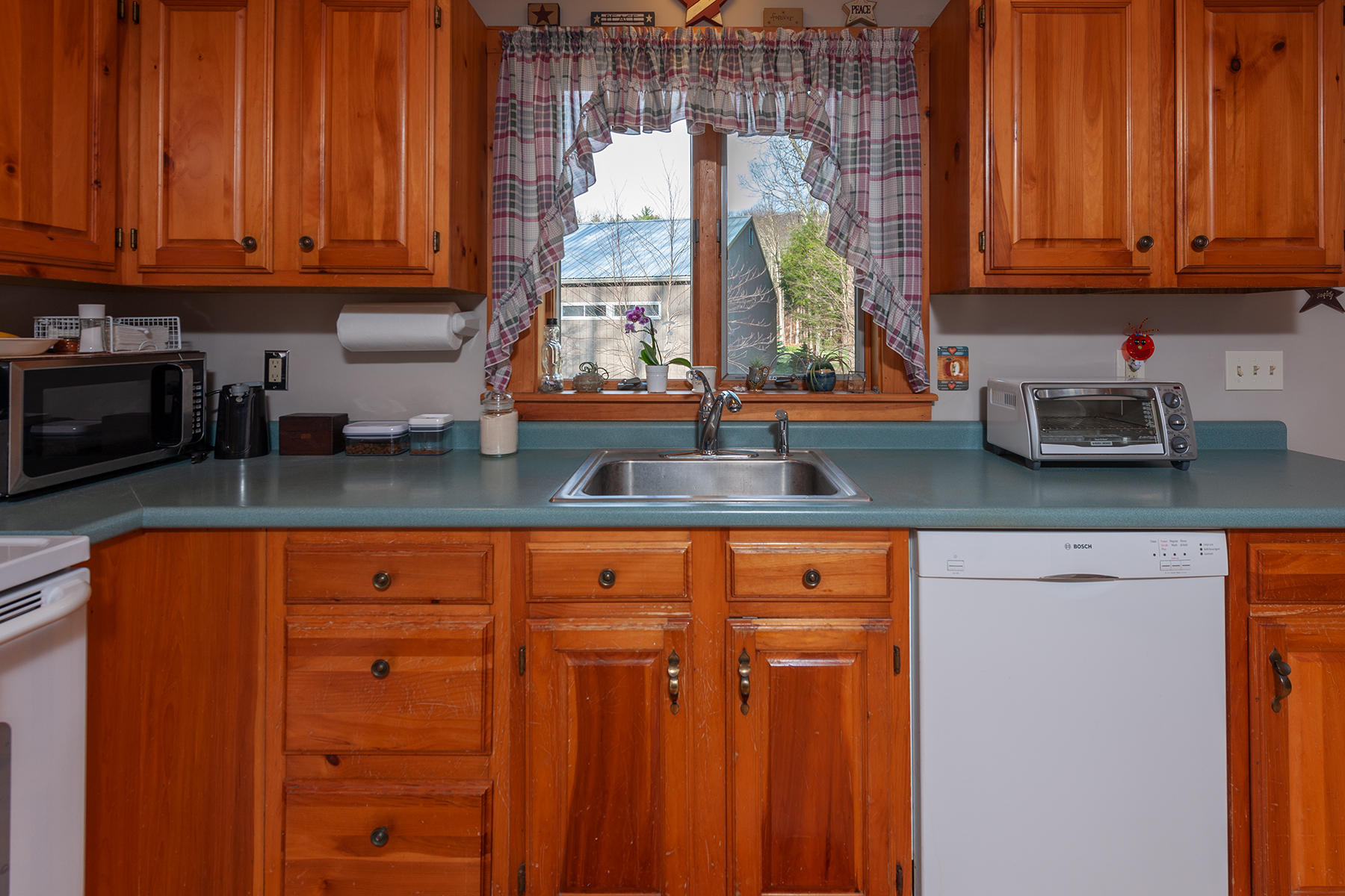179 Mountain Road Cape Neddick, ME 03902 - Photo 10 of 25 Kitchen