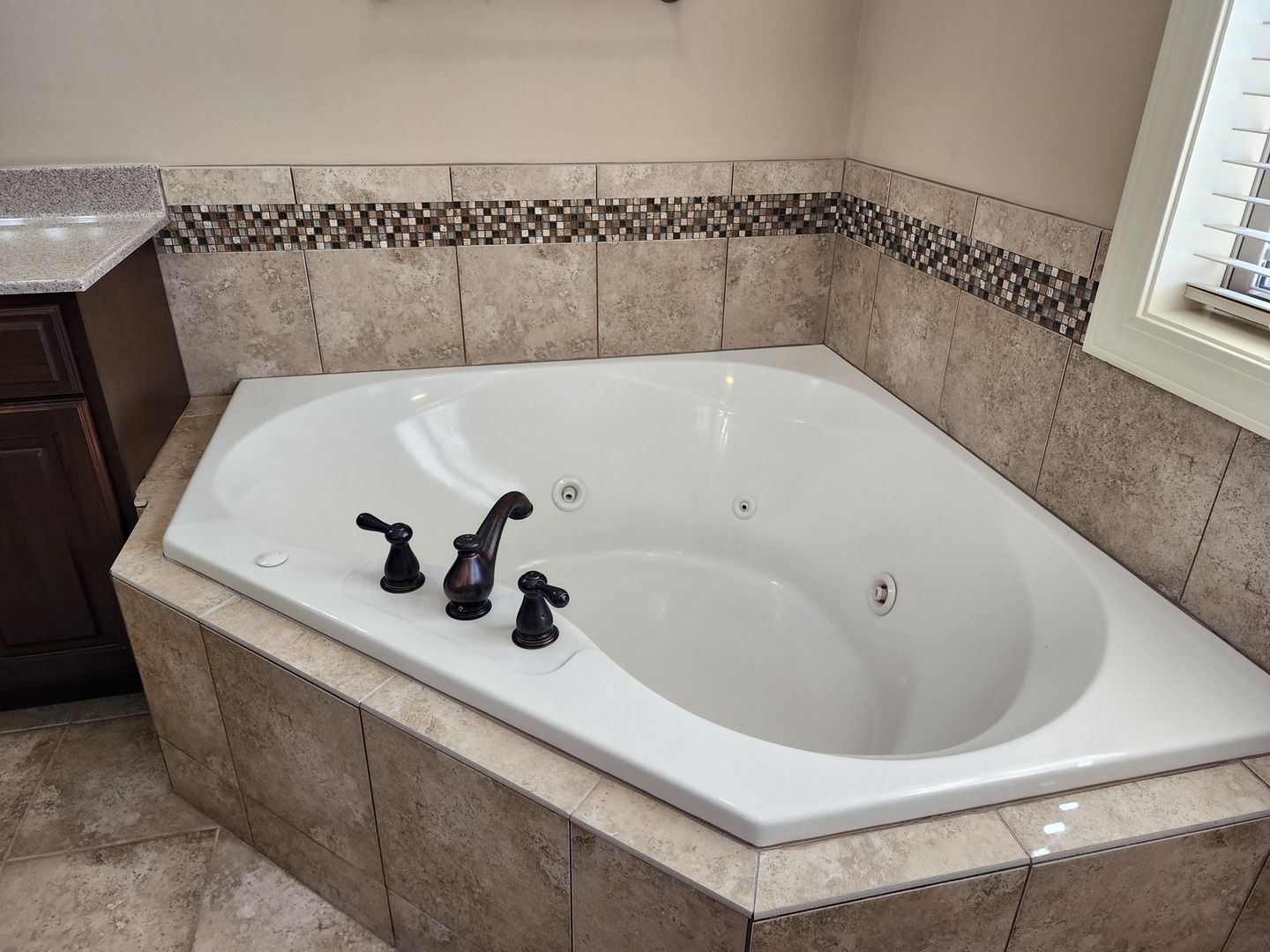 2008 Savanna Drive Champaign, IL 61822 - Photo 41 of 62 a bathroom with a bathtub and a shower