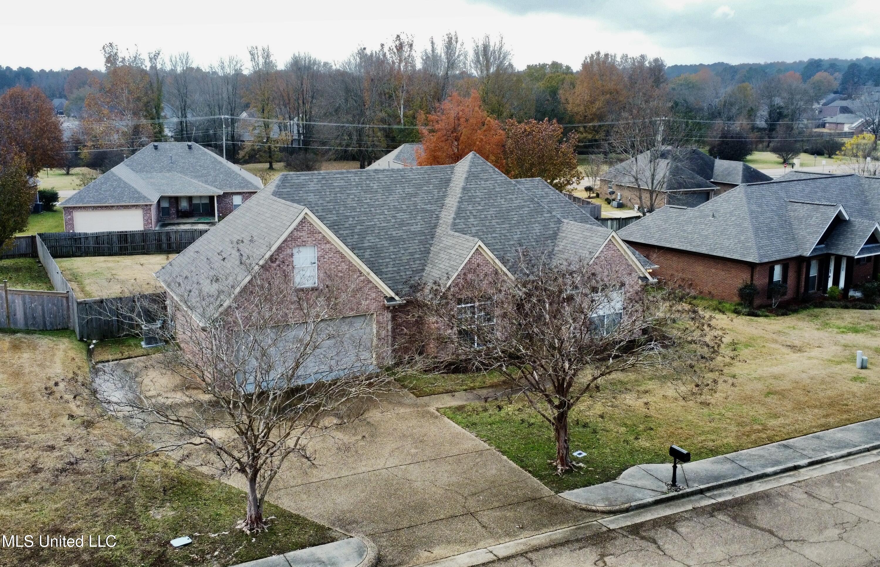 105 Pawnee Place Clinton, MS 39056 - Photo 7 of 43 dji_fly_20241210_115422_994_173385327255