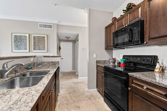 $369,000 | 580 South Sapodilla Avenue, Unit 304, West Palm Beach, FL 33401