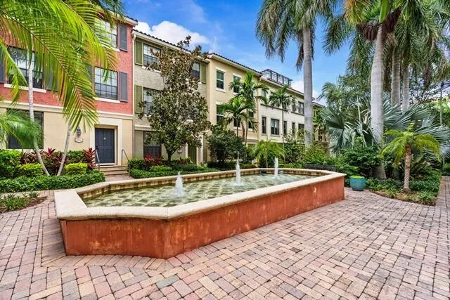 $369,000 | 580 South Sapodilla Avenue, Unit 304, West Palm Beach, FL 33401