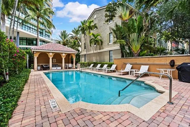 $369,000 | 580 South Sapodilla Avenue, Unit 304, West Palm Beach, FL 33401