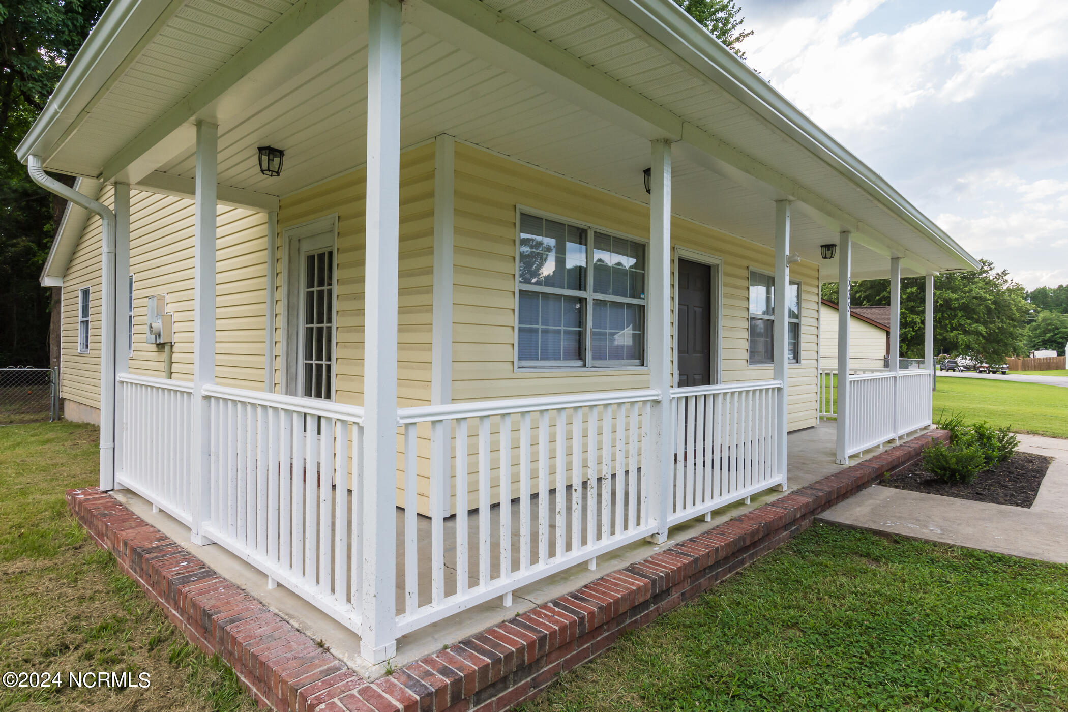 525 Raintree Circle Jacksonville, NC 28540 - Photo 8 of 47 525 Raintree Cir-13