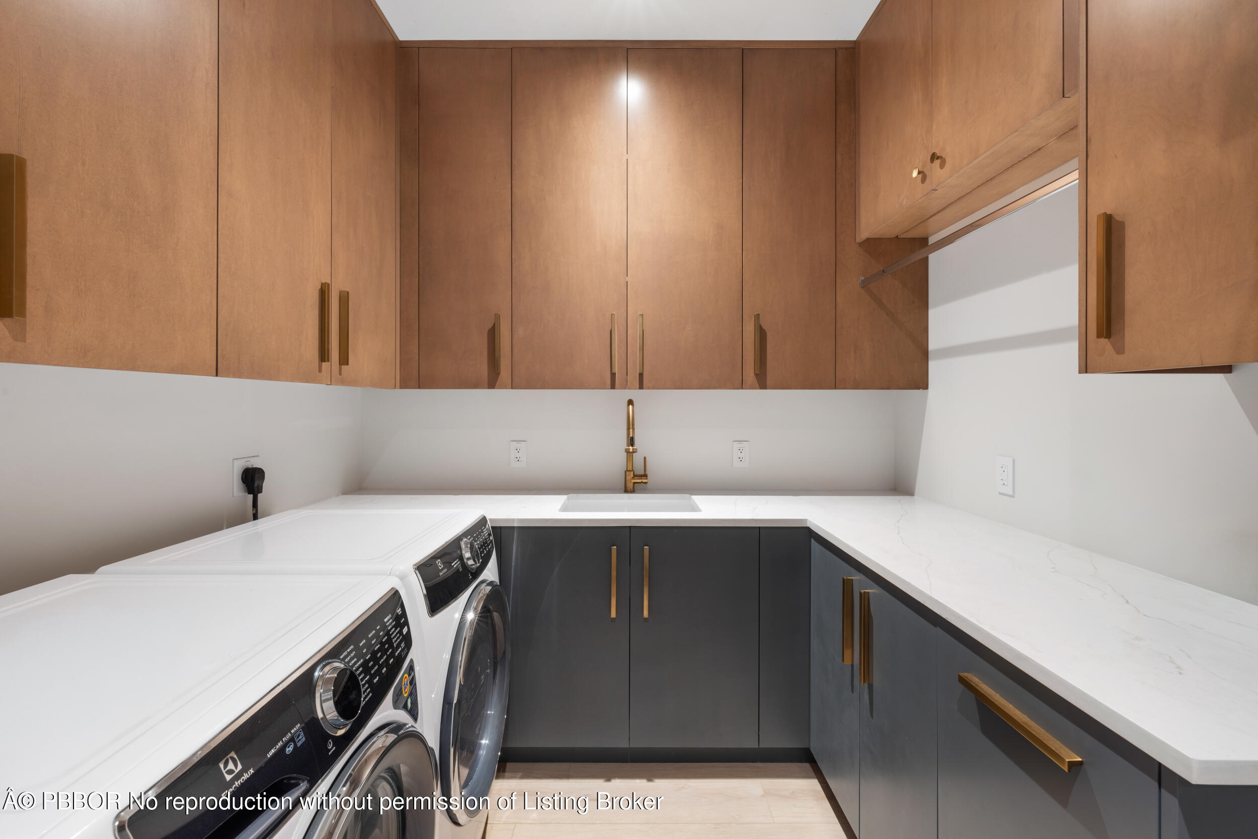 223 Sunset Avenue, Unit 3 Palm Beach, FL 33480 - Photo 20 of 20 LAUNDRY