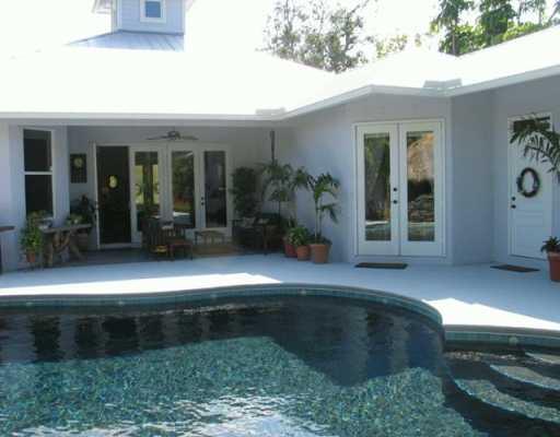 6 Ridgeview Road North Stuart, FL 34996 - Photo 4 of 8 a view of a house with patio