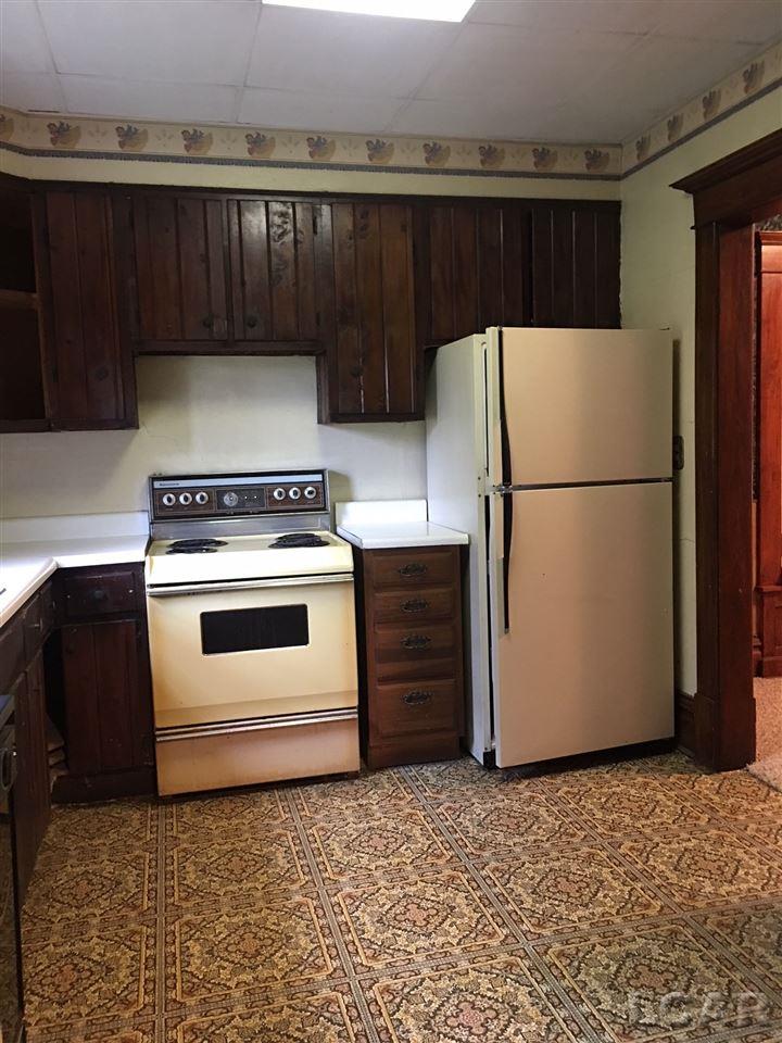 6785 Burton Road Adrian, MI 49221 - Photo 6 of 22 31362086-5.JPG