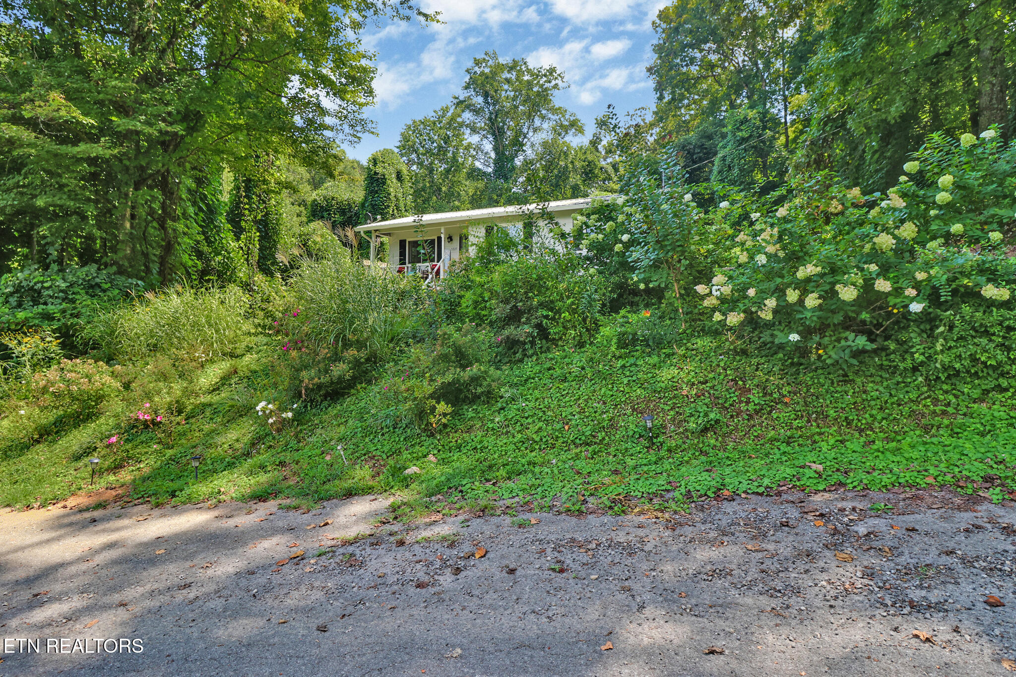3225 West Wolf Valley Road Clinton, TN 37716 - Photo 4 of 30 if1a9651-if1a9655