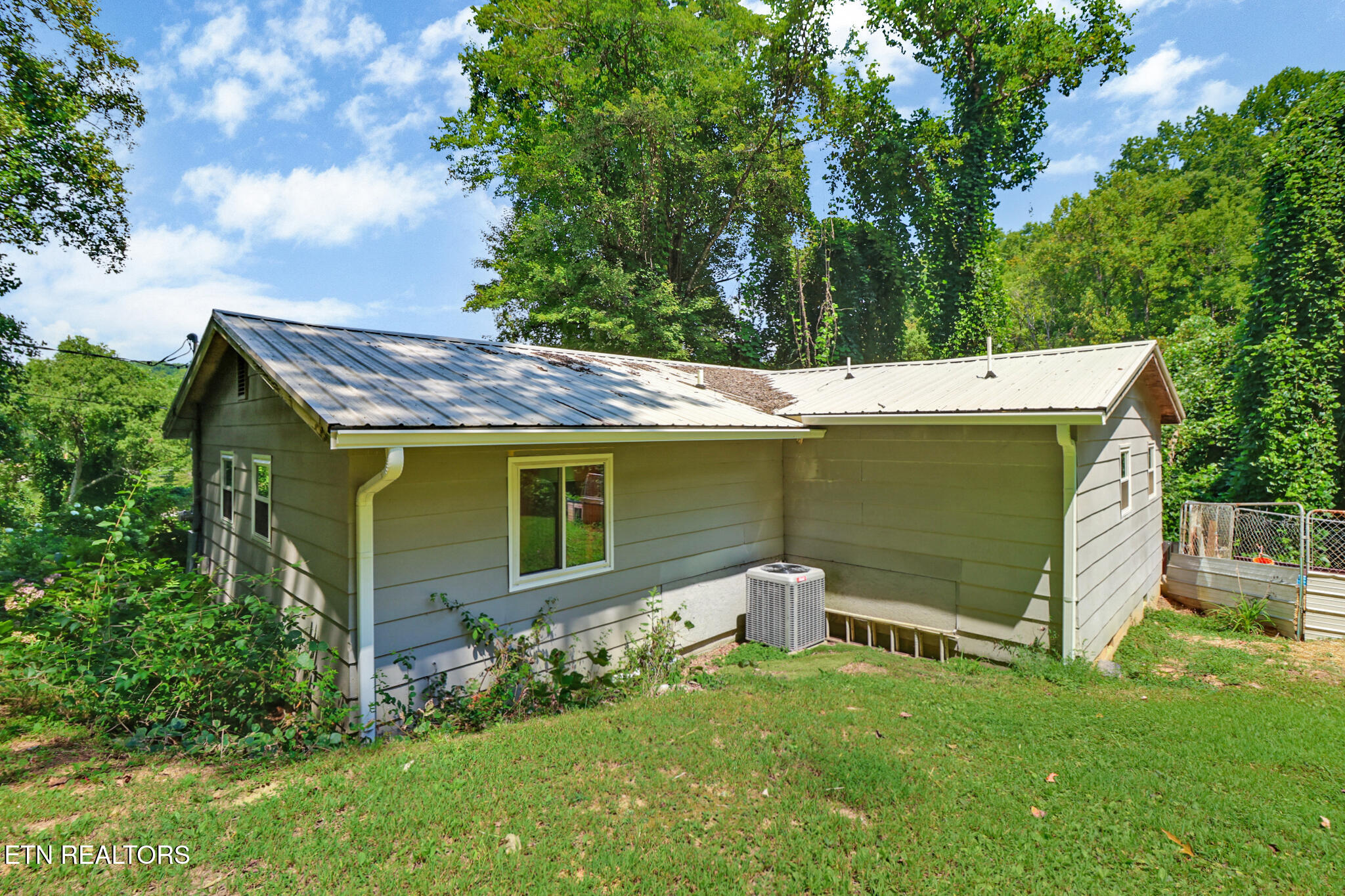 3225 West Wolf Valley Road Clinton, TN 37716 - Photo 6 of 30 if1a9626-if1a9630