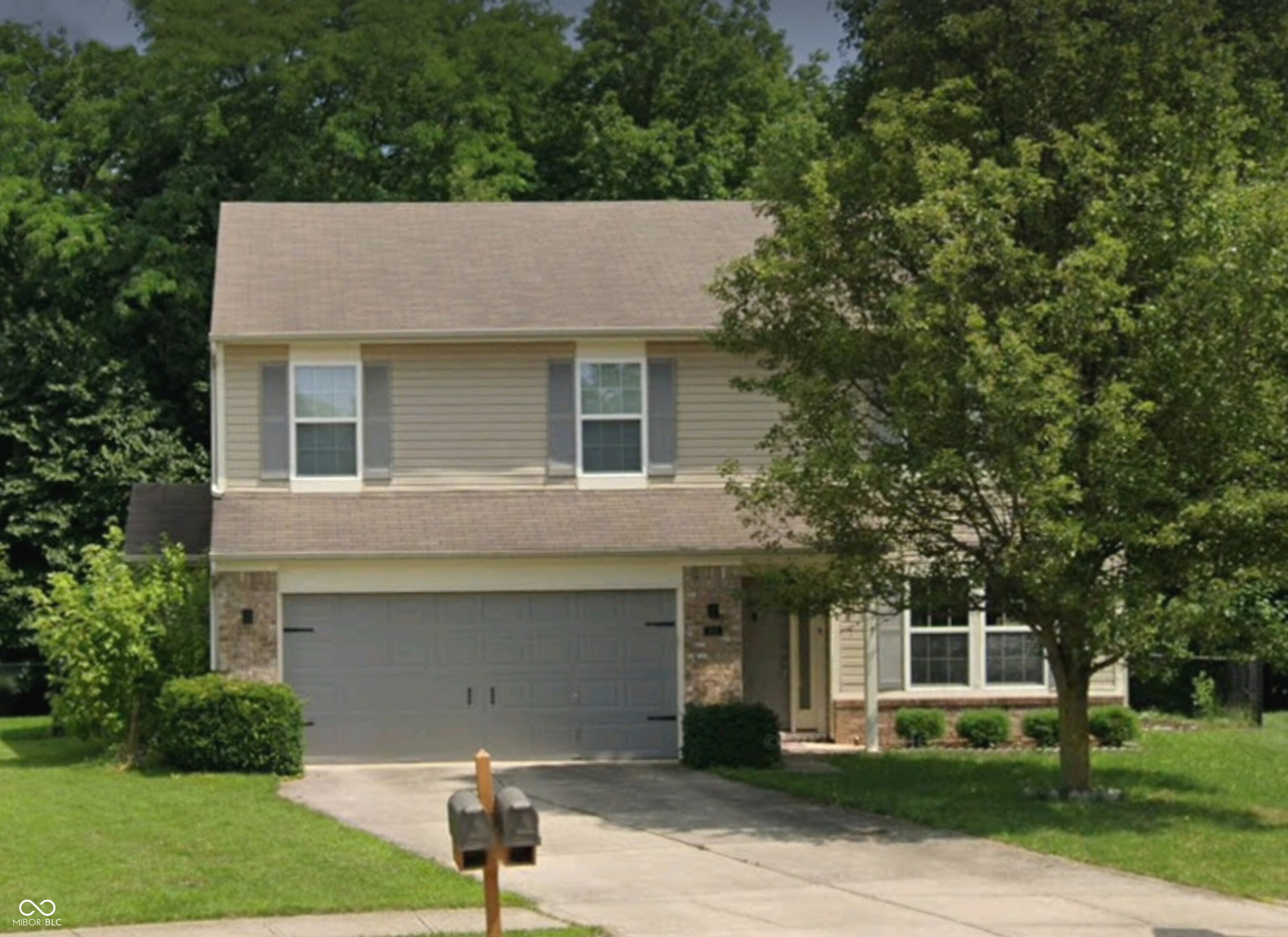 5851 Long Ridge Place Indianapolis, IN 46221 - Photo 2 of 34