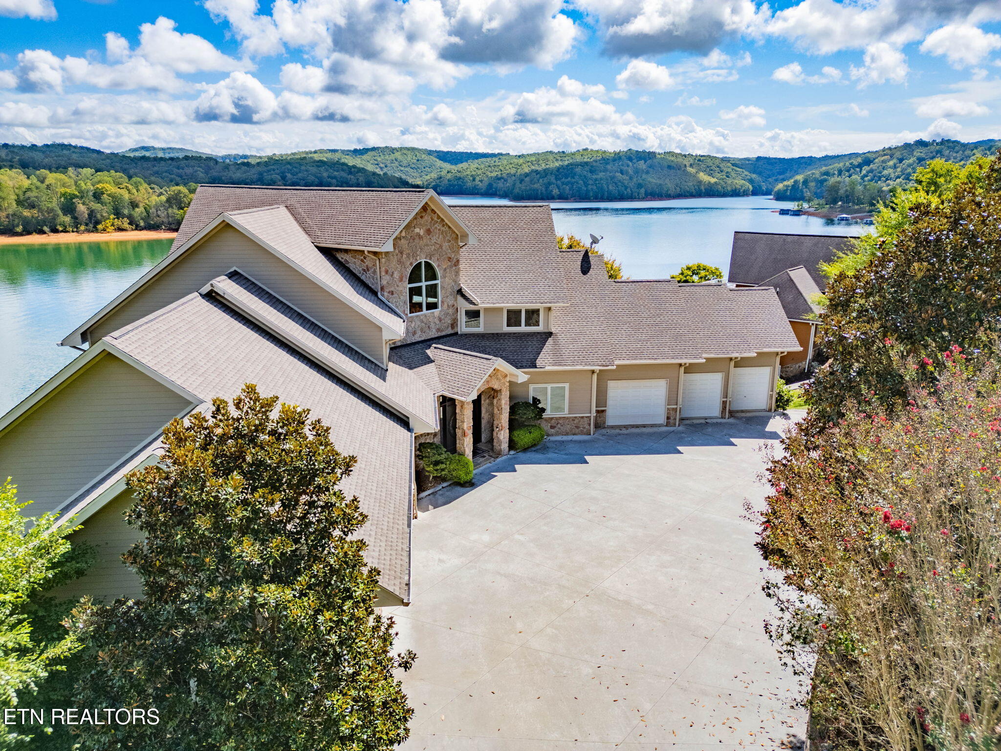 643 Crown Pointe Road La Follette, TN 37766 - Photo 2 of 60 3