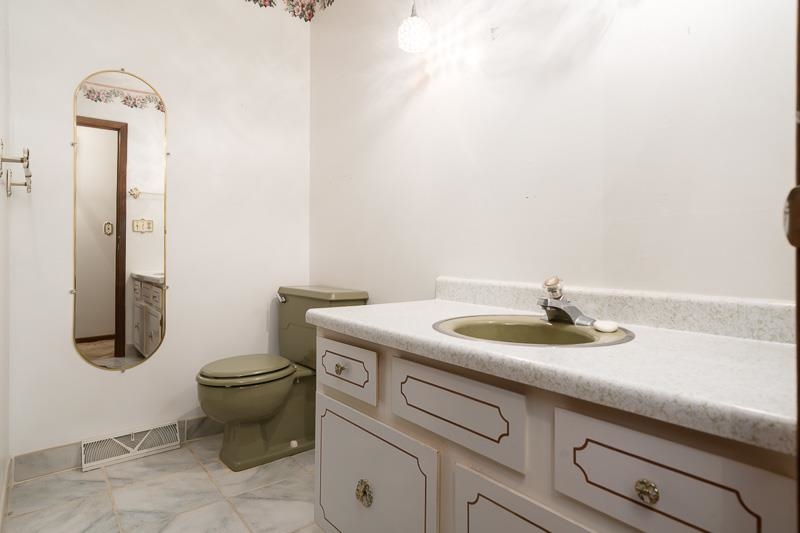 1110 Roxbury Close Rockford, IL 61107 - Photo 15 of 36 a bathroom with a granite countertop toilet sink and mirror