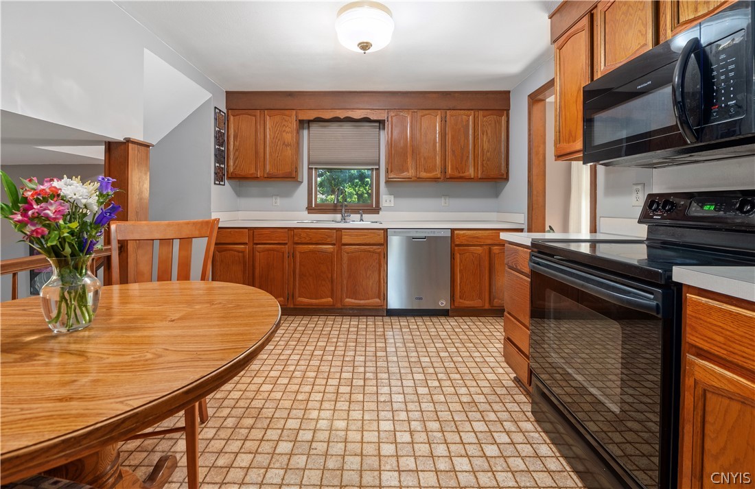 4326 Cinnamon Path Clay, NY 13090 - Photo 17 of 43