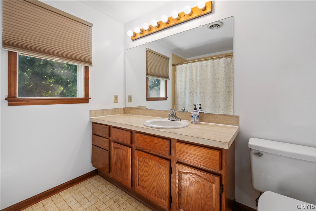 4326 Cinnamon Path Clay, NY 13090 - Photo 32 of 43 Primary ensuite