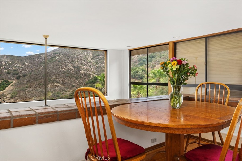 3264 Shearer Crossing Fallbrook, CA 92028 - Photo 10 of 41 Breakfast nook