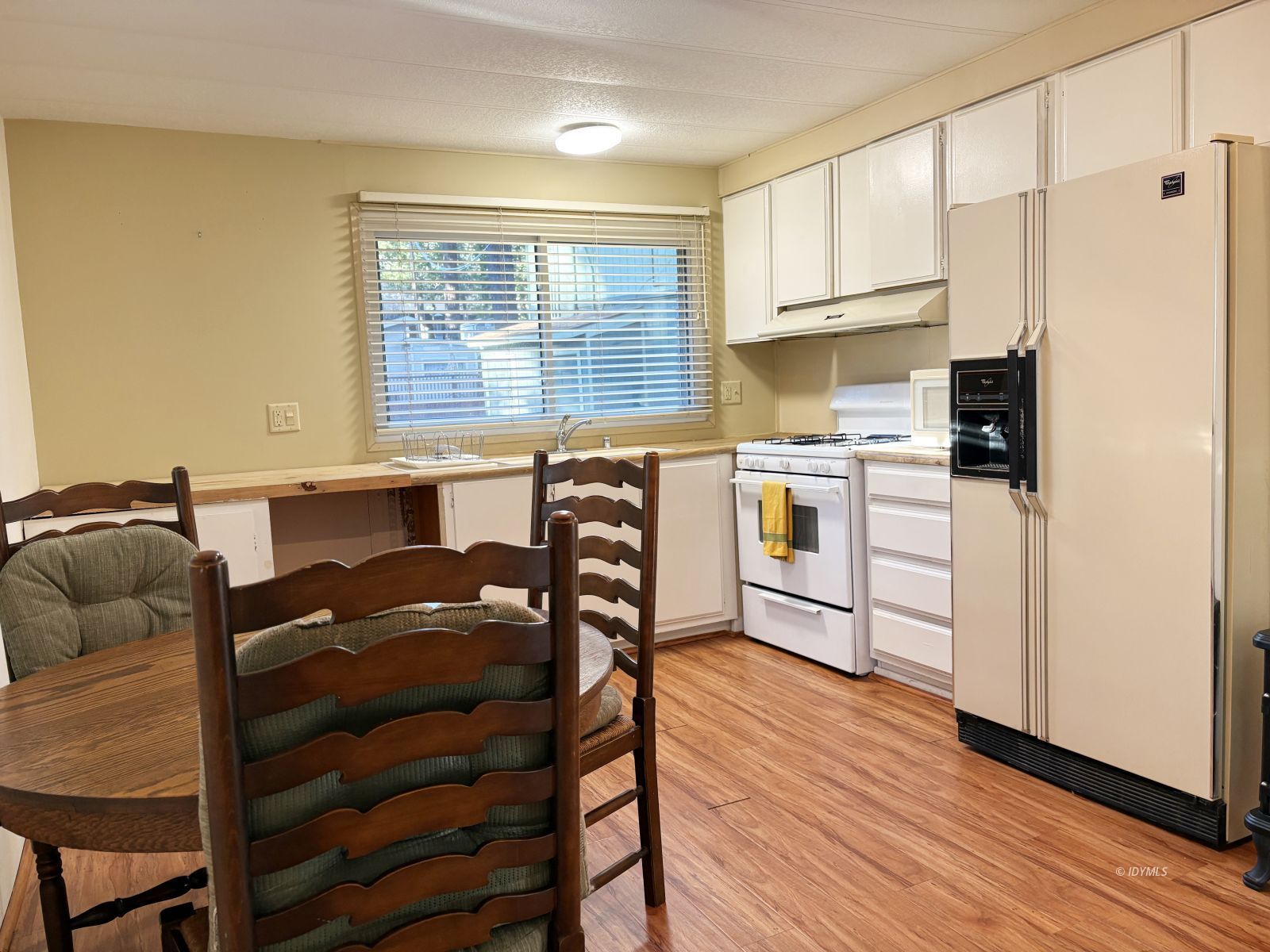 25955 Highway 243, Unit 25 Idyllwild, CA 92549 - Photo 20 of 38 a kitchen with stainless steel appliances granite countertop a stove a sink dishwasher and a refrigerator with wooden floor