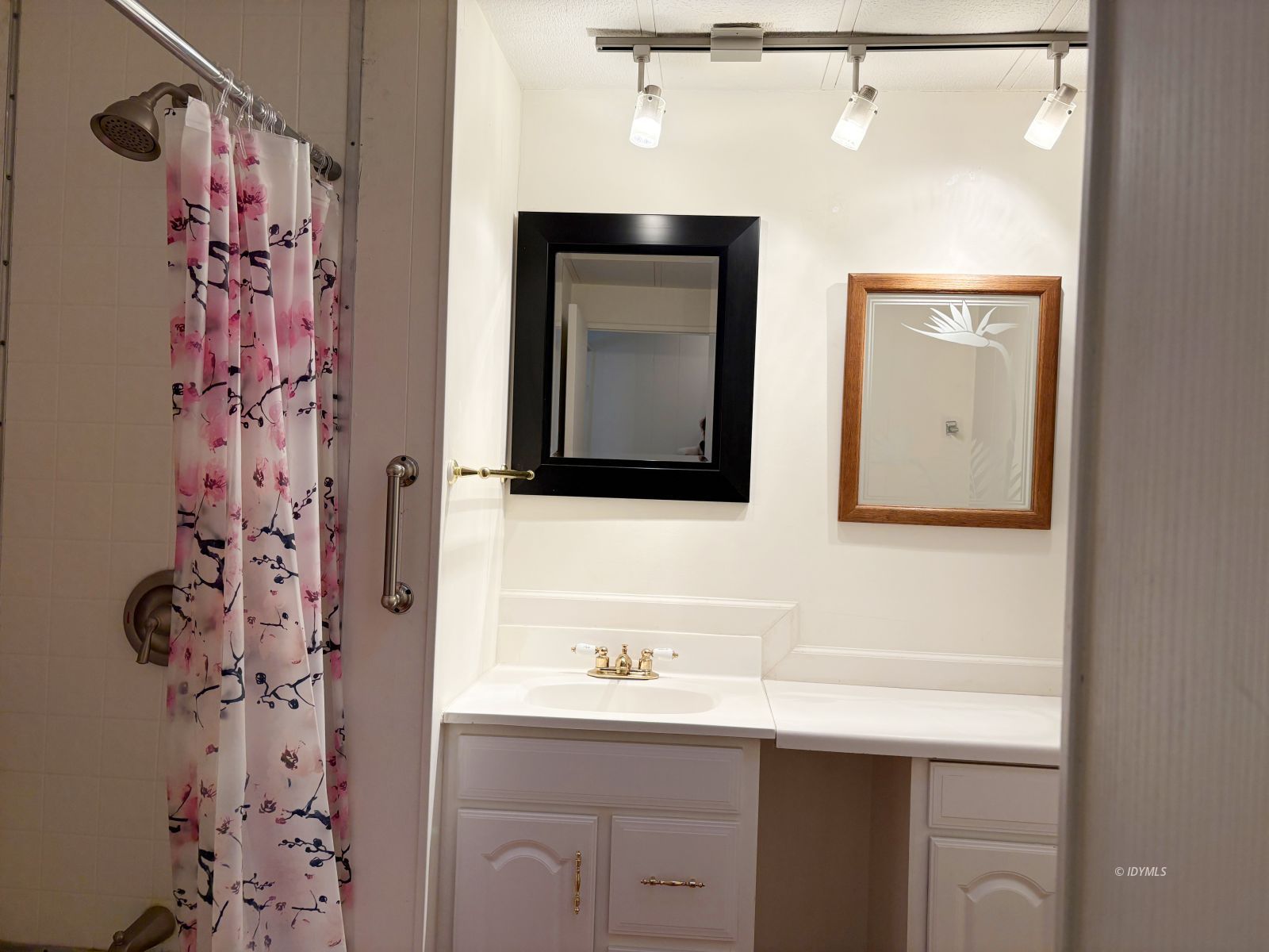 25955 Highway 243, Unit 25 Idyllwild, CA 92549 - Photo 27 of 38 a bathroom with a sink and a mirror