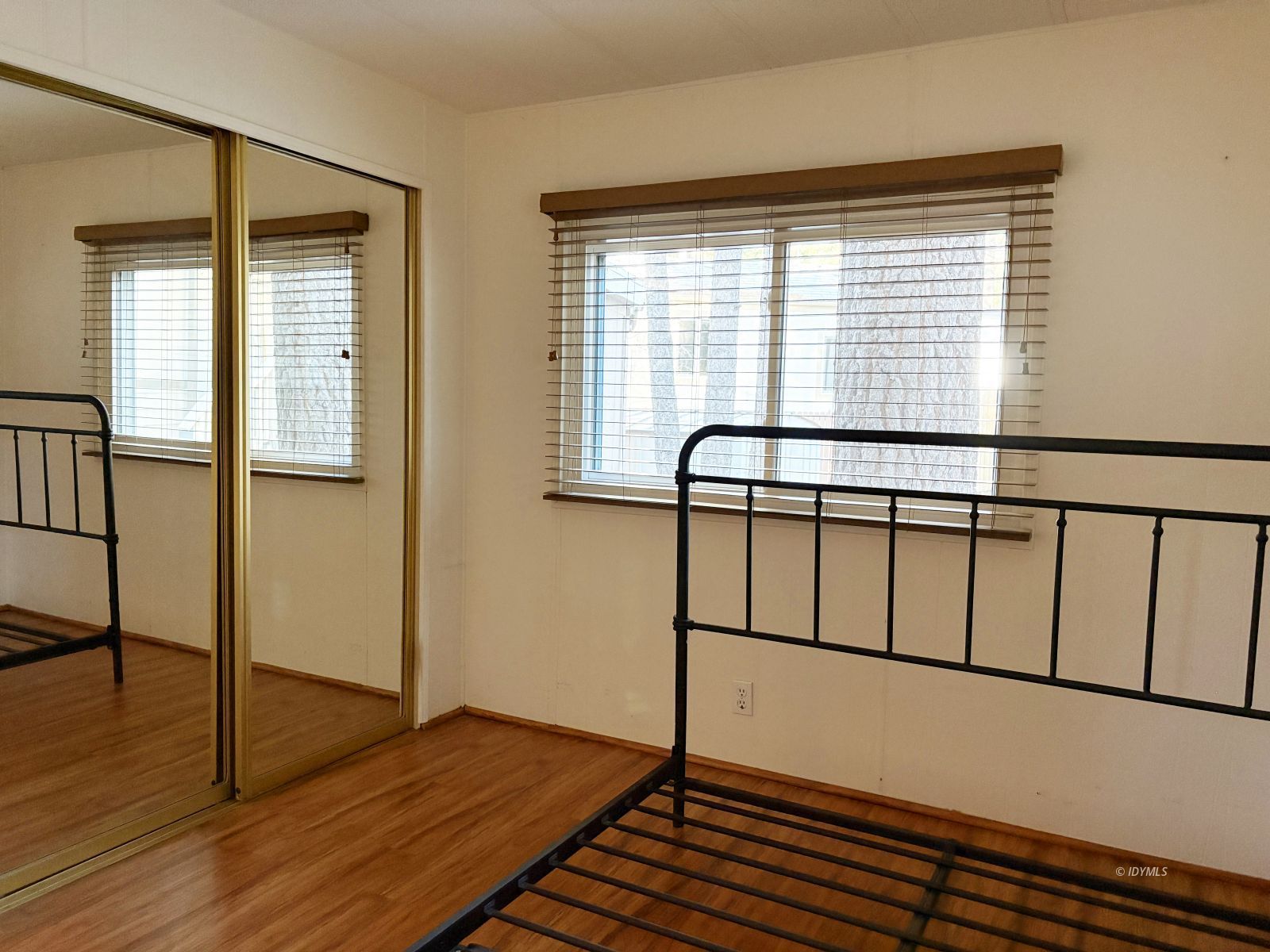 25955 Highway 243, Unit 25 Idyllwild, CA 92549 - Photo 30 of 38 a view of entryway with wooden floor