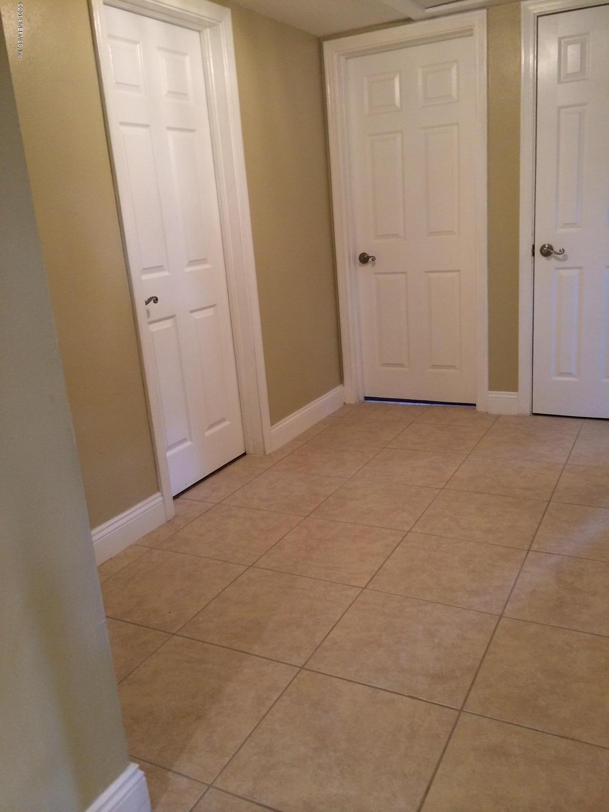 2011 Penman Road Jacksonville Beach, FL 32250 - Photo 9 of 21 Hallway