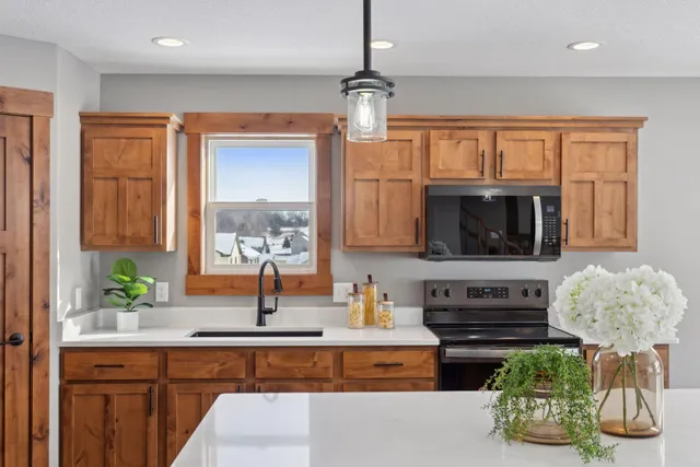 $499,900 | 1613 75th Avenue, Hammond, WI 54015