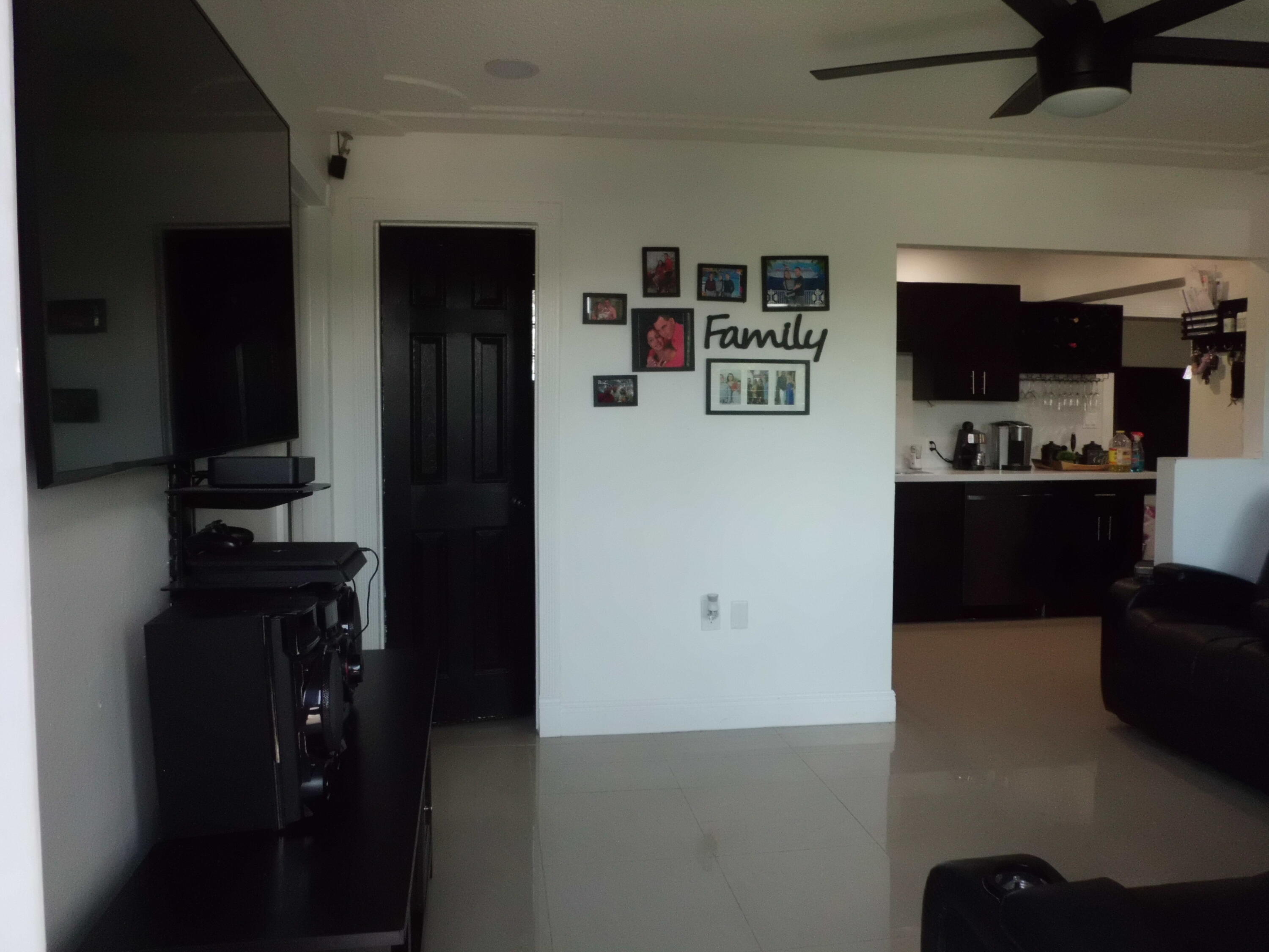 6418 Alexander Road West Palm Beach, FL 33413 - Photo 6 of 39 CIMG3038