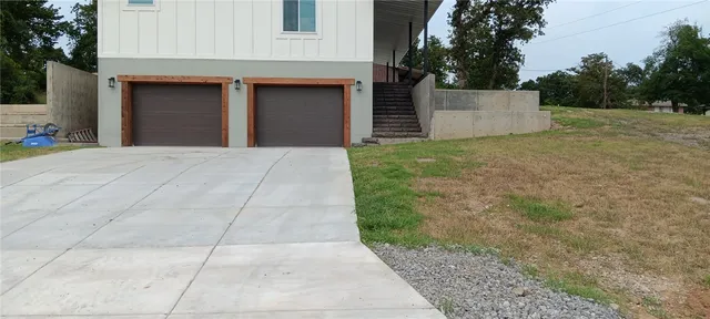 $369,000 | 114 Lakeview Drive, Hilltop Lakes, TX 77871