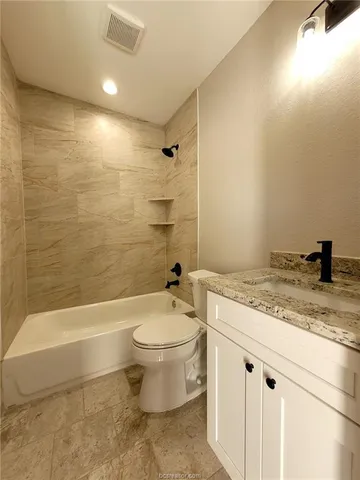 $369,000 | 114 Lakeview Drive, Hilltop Lakes, TX 77871