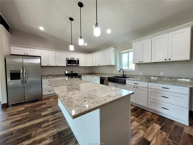 $369,000 | 114 Lakeview Drive, Hilltop Lakes, TX 77871