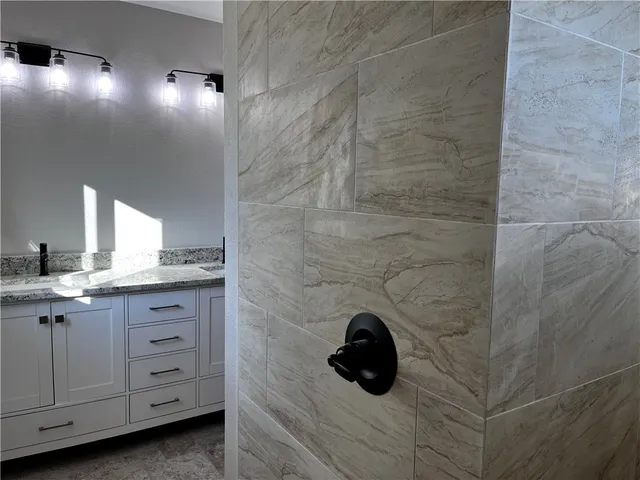 $369,000 | 114 Lakeview Drive, Hilltop Lakes, TX 77871