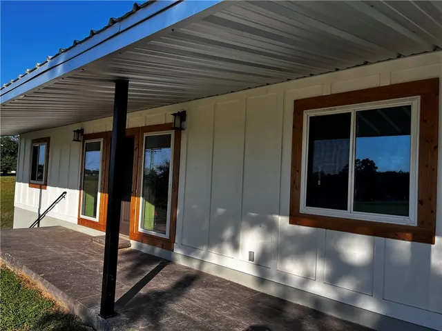 $369,000 | 114 Lakeview Drive, Hilltop Lakes, TX 77871