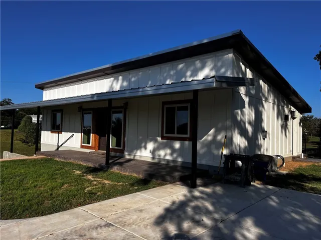 $369,000 | 114 Lakeview Drive, Hilltop Lakes, TX 77871