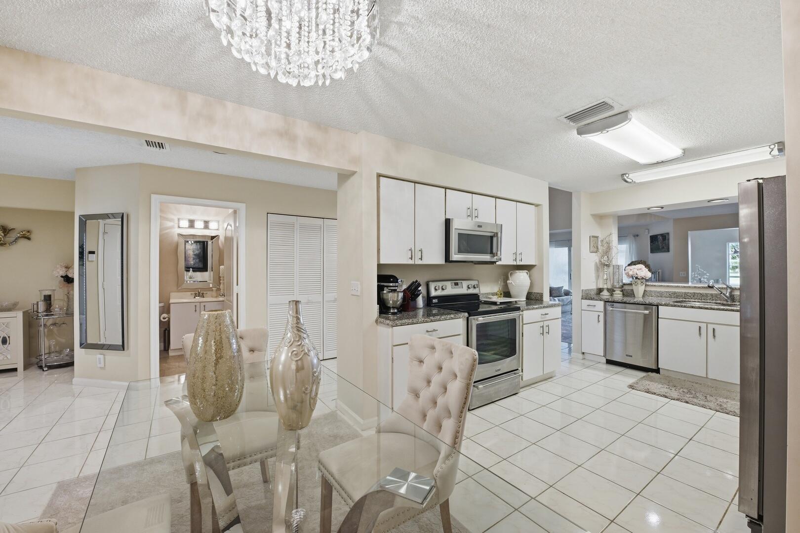 9172 Boca Gardens Parkway, Unit B Boca Raton, FL 33496 - Photo 12 of 54 Neutral Decor