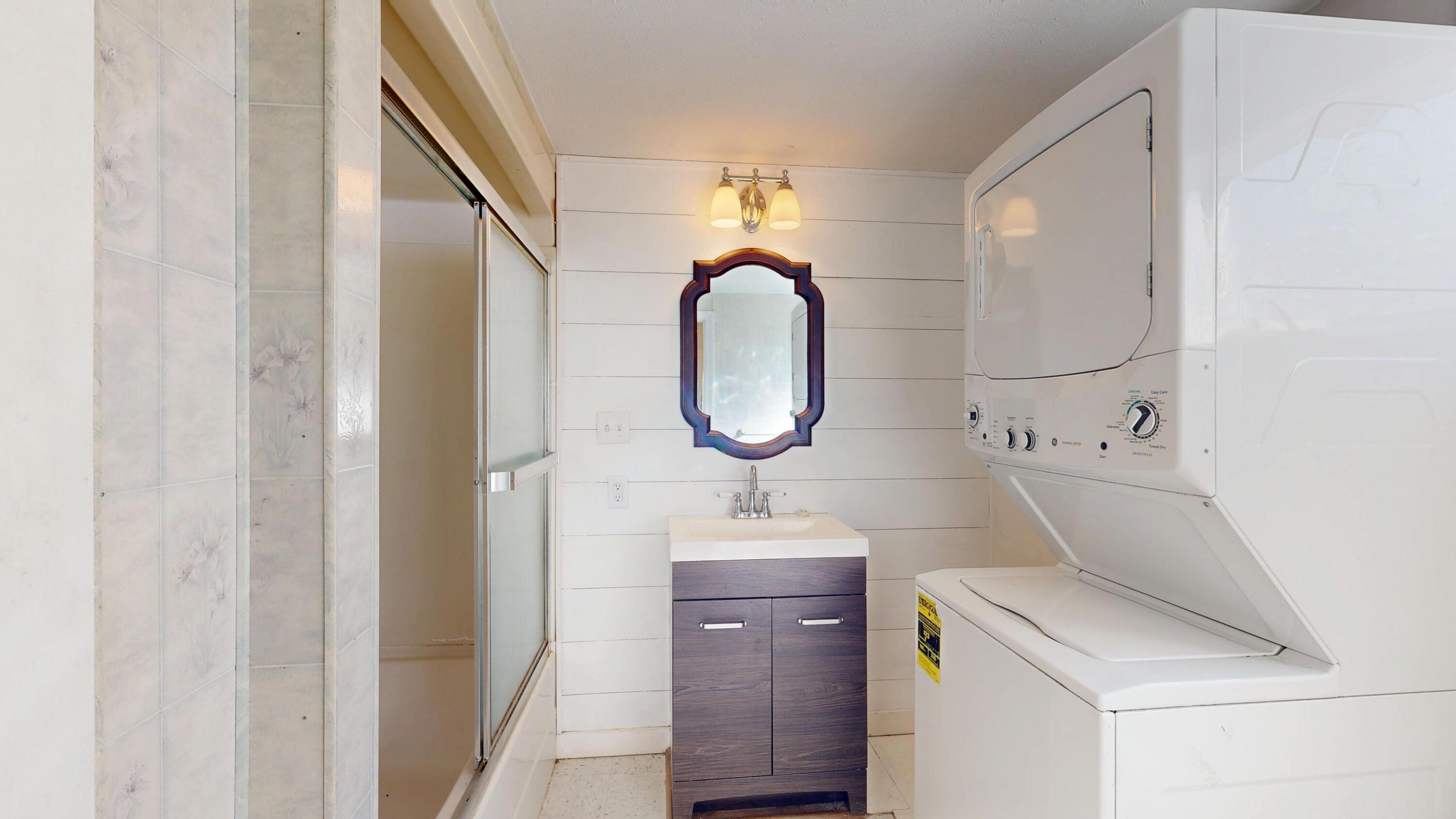 138 Spring Street Gardiner, ME 04345 - Photo 16 of 47 Bathroom