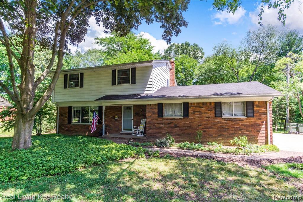 354 Texas Avenue Rochester Hills, MI 48309 - Photo 1 of 62